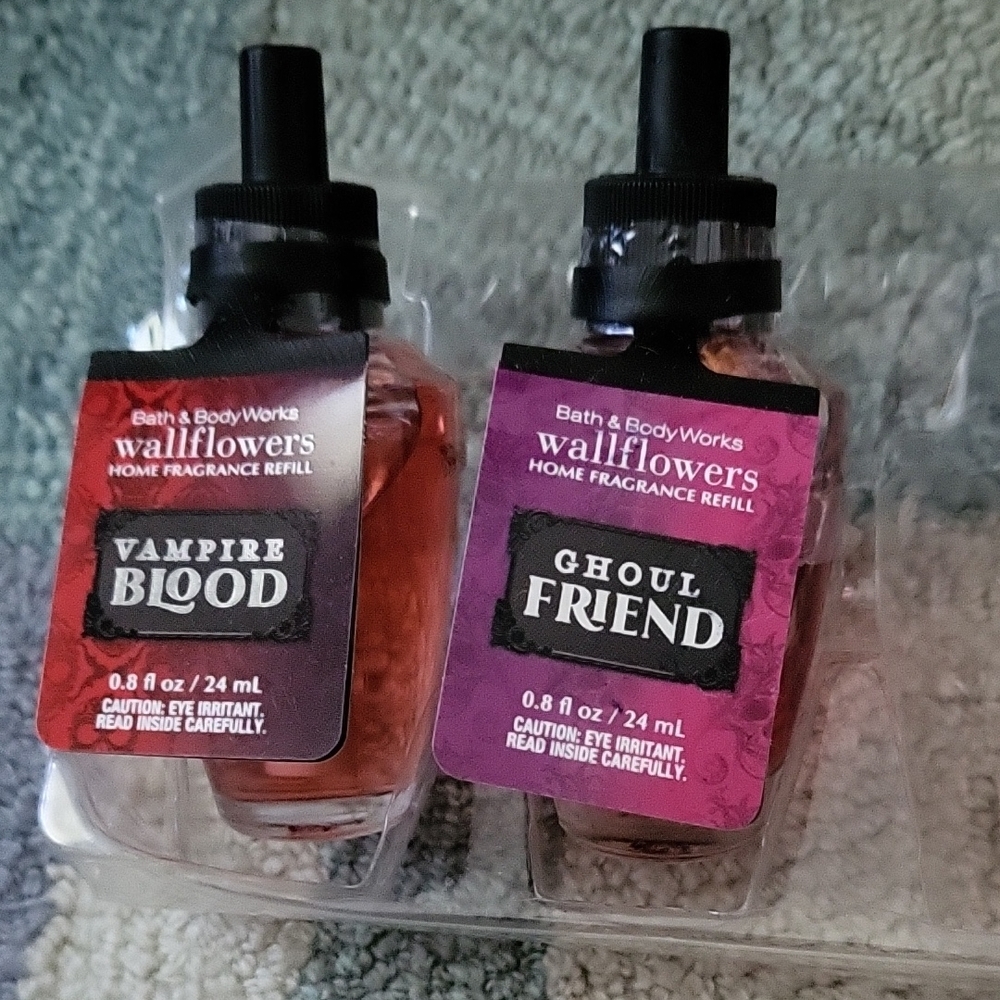Bath & Body Works Wallflowers Refill Vampire Blood (red) & Ghoul Friend (purple)